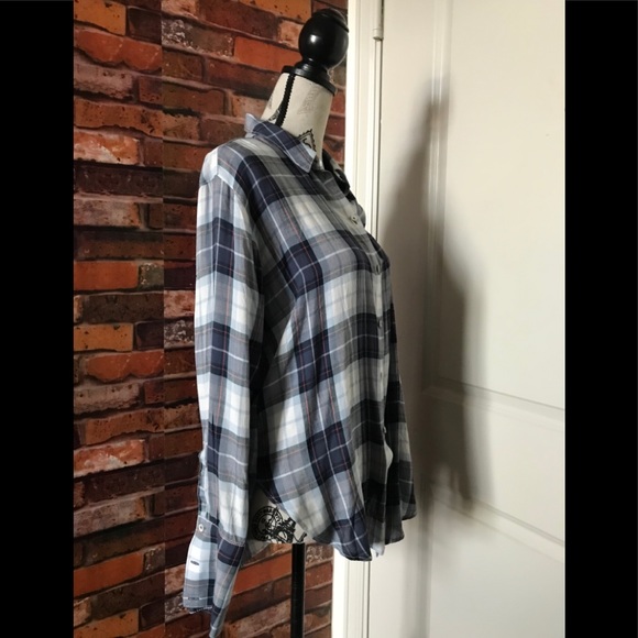Women’s Plaid Shirt/ Back Cut-Out - Picture 4 of 6